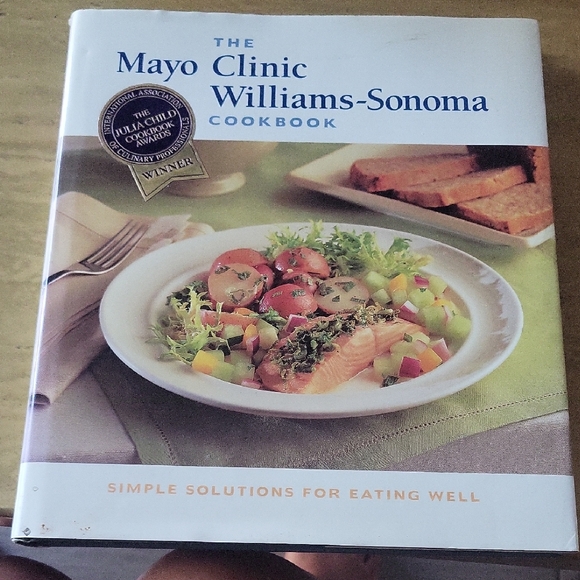 Williams Sonoma Cookbook with White and Green Cover - Picture 1 of 1